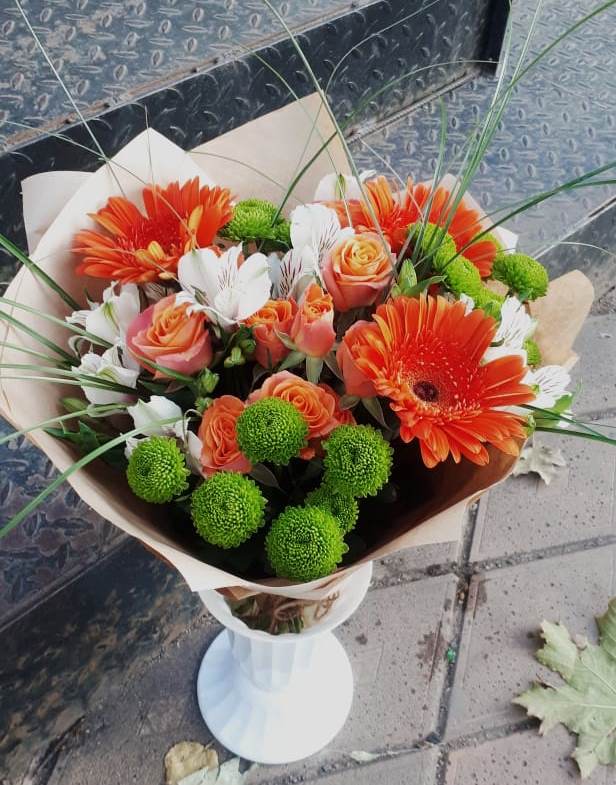 Букет цветов из: Герберы, Хризантемы, Альстромерии и Розы в Икряном