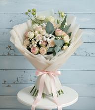 Букет цветов из:  Розы и Лизиантусы в Икряном