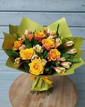 Букет цветов из:  Альстромерии и Розы в Икряном
