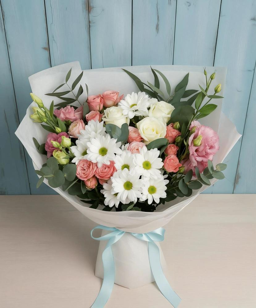 Букет цветов из: Розы, Лизиантусы и Хризантемы в Икряном