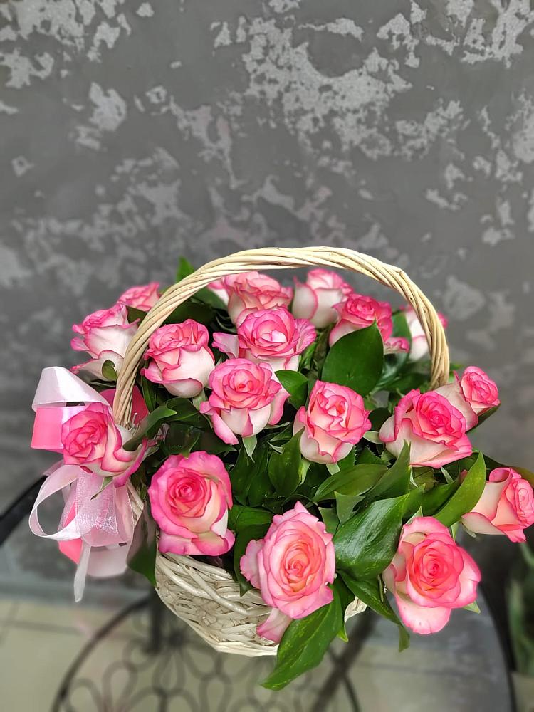 Цветочная композиция из Розы в корзине в Икряном