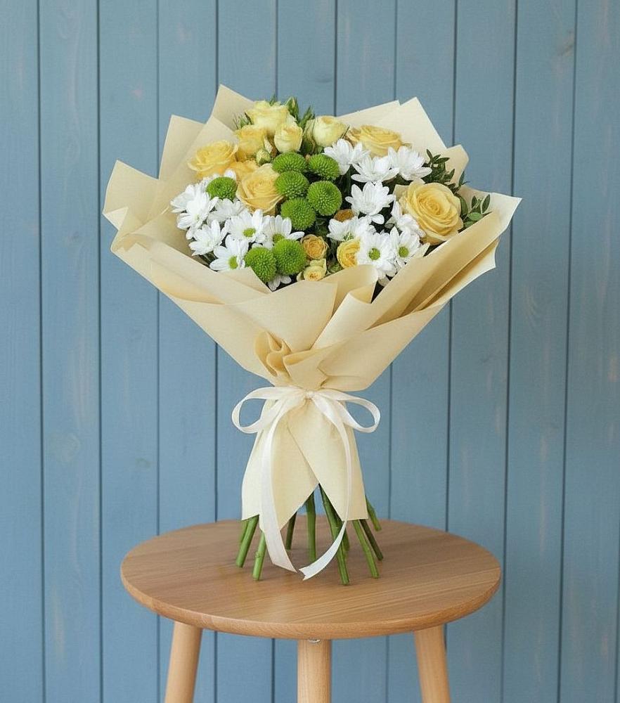 Букет цветов из: Хризантемы и Розы в Икряном