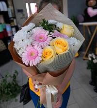 Букет цветов из:  Герберы, Розы и Хризантемы в Икряном