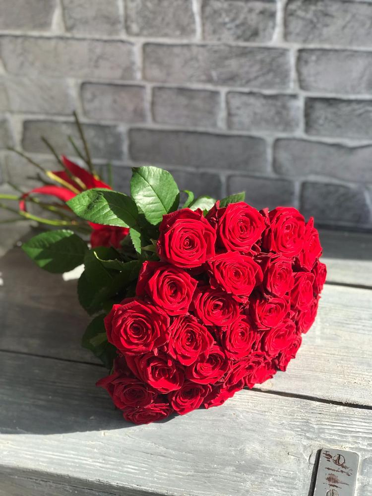 Букет Красные розы Фридом в Икряном