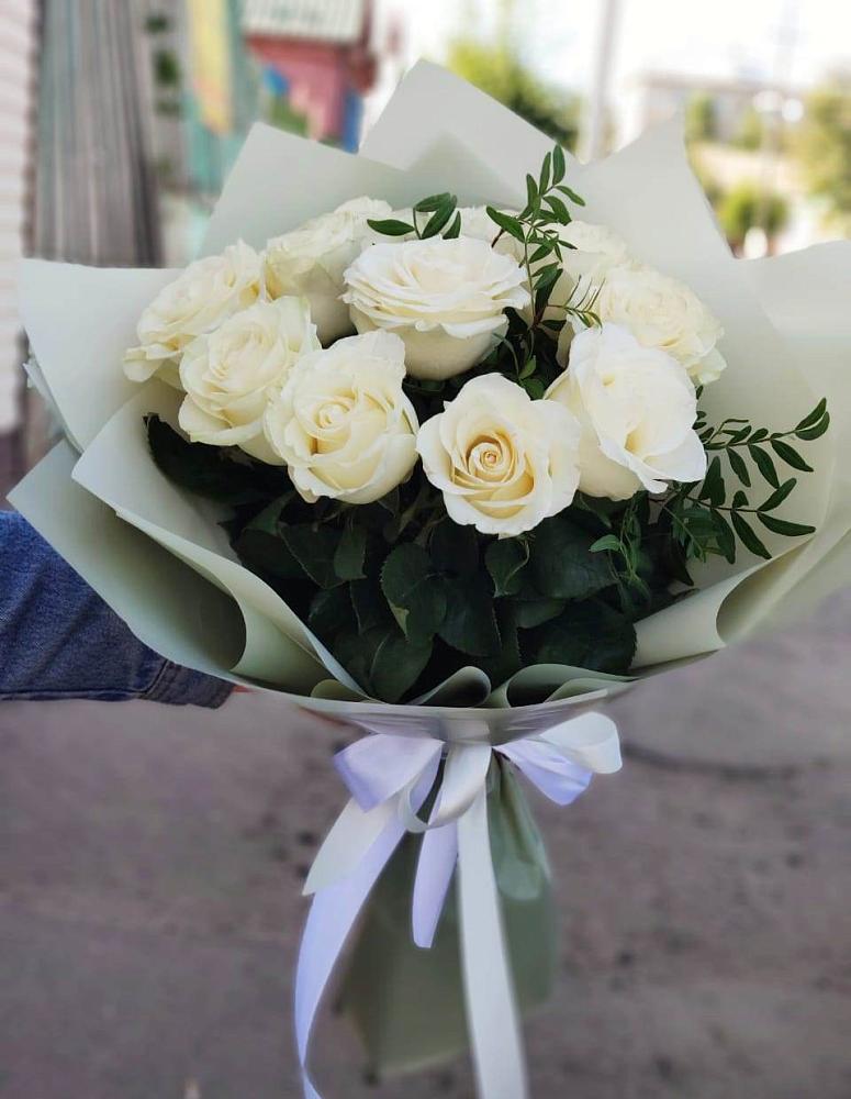 Букет Белые розы Проуд в Икряном