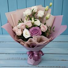 Букет цветов из:  Розы и Лизиантусы в Икряном