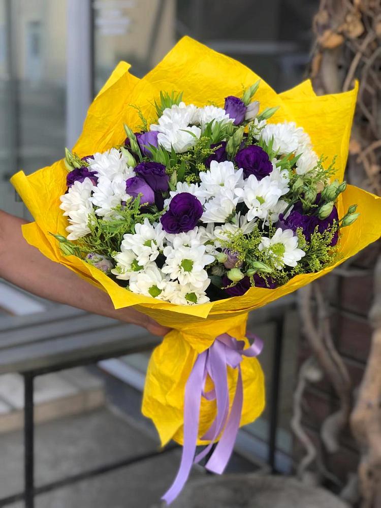 Букет цветов из: Ирисы, Хризантемы и Ромашки в Икряном