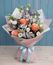 Букет цветов из:  Лизиантусы, Розы, Альстромерии и Гипсофила в Икряном