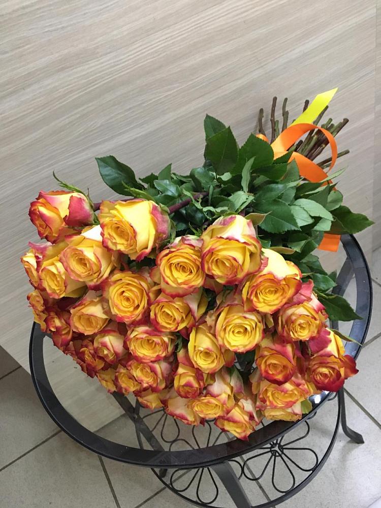 Букет Желтые розы в Икряном