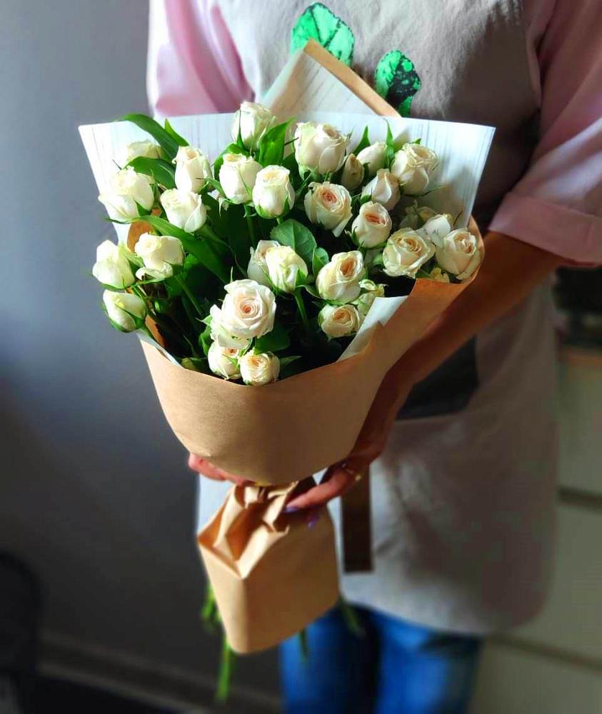 Букет цветов из: Розы в Икряном