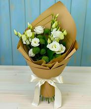 Букет цветов из:  Хризантемы и Лизиантусы в Икряном