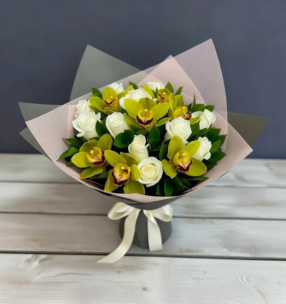 Букет цветов из: Орхидеи и Розы в Икряном