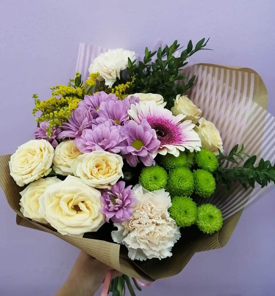 Букет цветов из: Хризантемы, Розы, Гвоздики и Герберы в Икряном