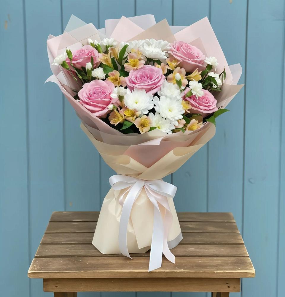 Букет цветов из: Гвоздики, Орхидеи и Розы в Икряном