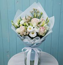 Букет цветов из:  Розы и Лизиантусы в Икряном