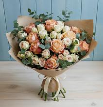 Букет цветов из:  Альстромерии и Розы в Икряном