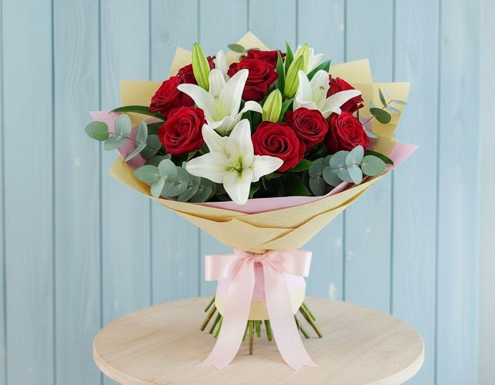 Букет цветов из: Лилии и Розы в Икряном