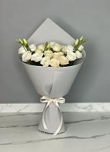 Букет цветов из:  Розы и Лизиантусы в Икряном